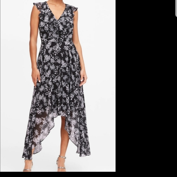 Banana Republic Dresses & Skirts - Banana Republic Black and White High Low Dress ♥